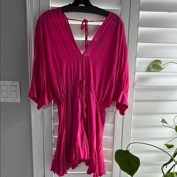 Aakaa Dresses & Skirts - 🩷EUC Aakaa vibrant pink mini dress/beach cover-up.